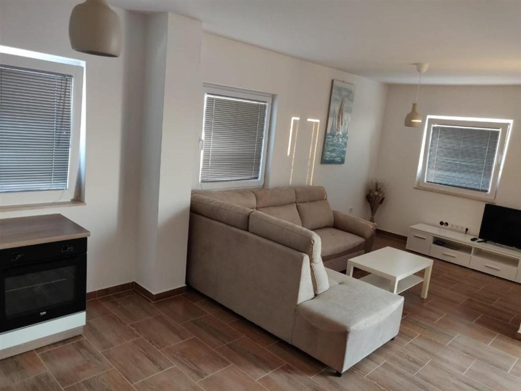 na-prodej-apartmanovy-dum-s-vyhledem-na-more-maslenica-chorvatsko
