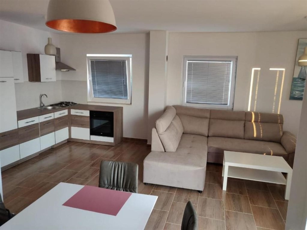 na-prodej-apartmanovy-dum-s-vyhledem-na-more-maslenica-chorvatsko