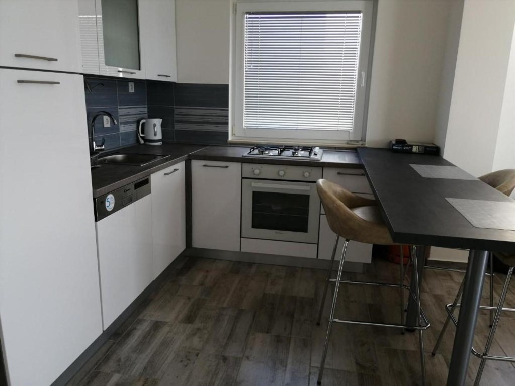 na-prodej-apartmanovy-dum-s-vyhledem-na-more-maslenica-chorvatsko