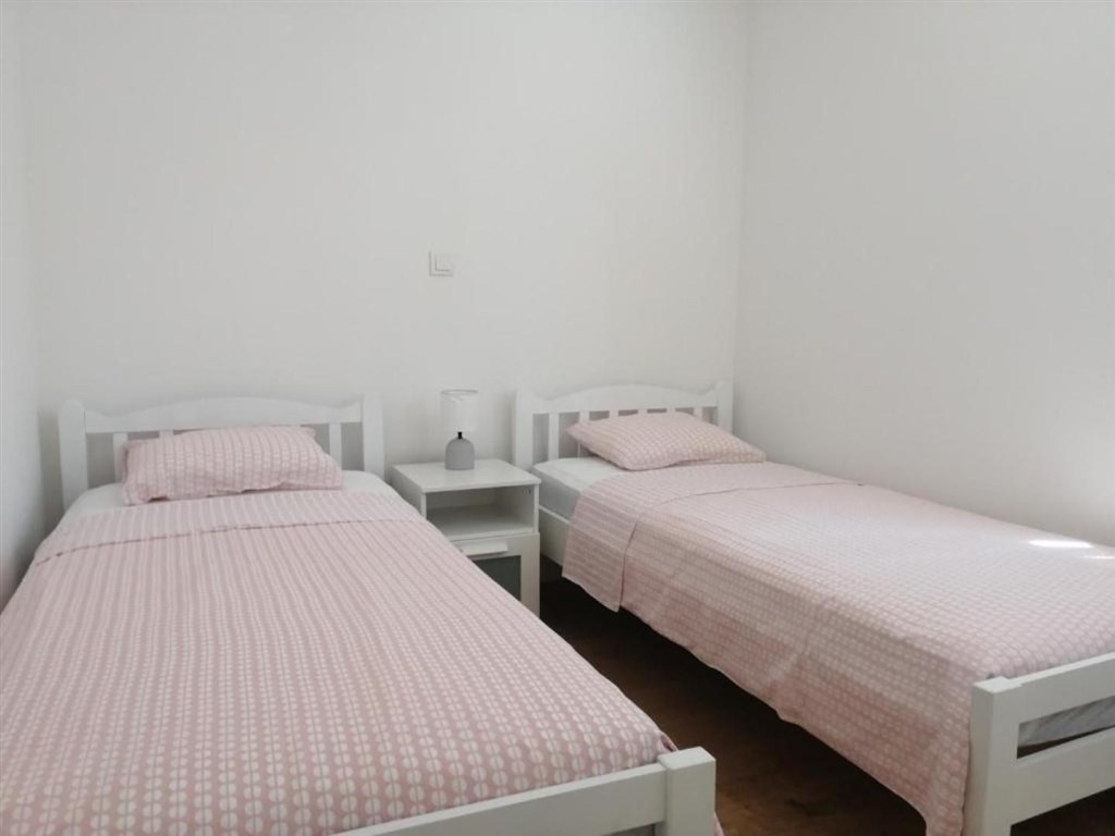 na-prodej-apartmanovy-dum-s-vyhledem-na-more-maslenica-chorvatsko