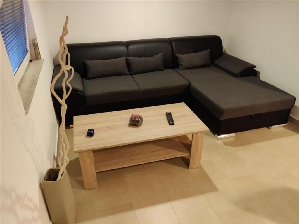 na-prodej-apartmanovy-dum-s-vyhledem-na-more-maslenica-chorvatsko