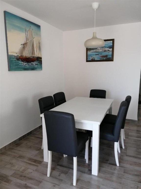 na-prodej-apartmanovy-dum-s-vyhledem-na-more-maslenica-chorvatsko