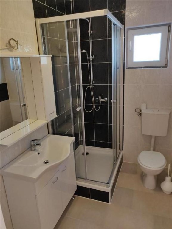 na-prodej-apartmanovy-dum-s-vyhledem-na-more-maslenica-chorvatsko