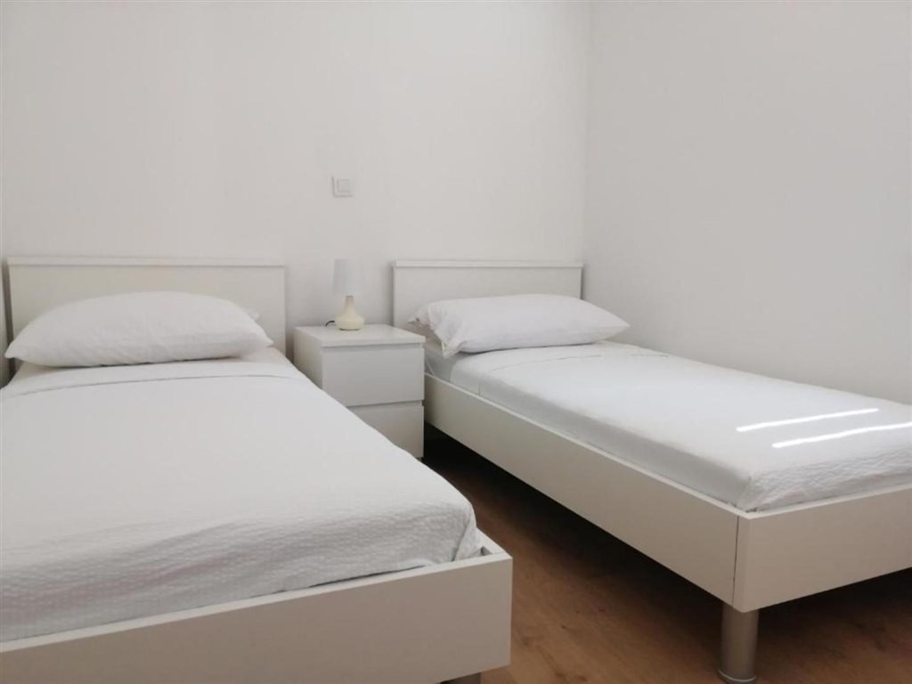 na-prodej-apartmanovy-dum-s-vyhledem-na-more-maslenica-chorvatsko