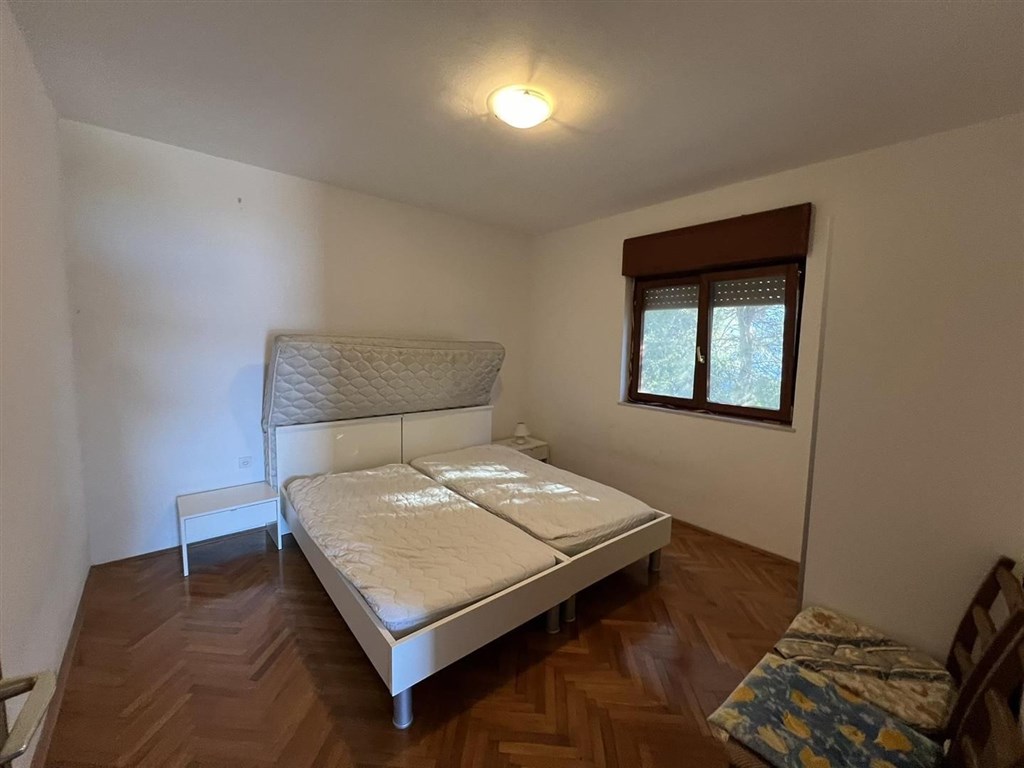 na-prodej-dum-v-klidne-oblasti-v-1-rade-od-more-brgulje-chorvatsko