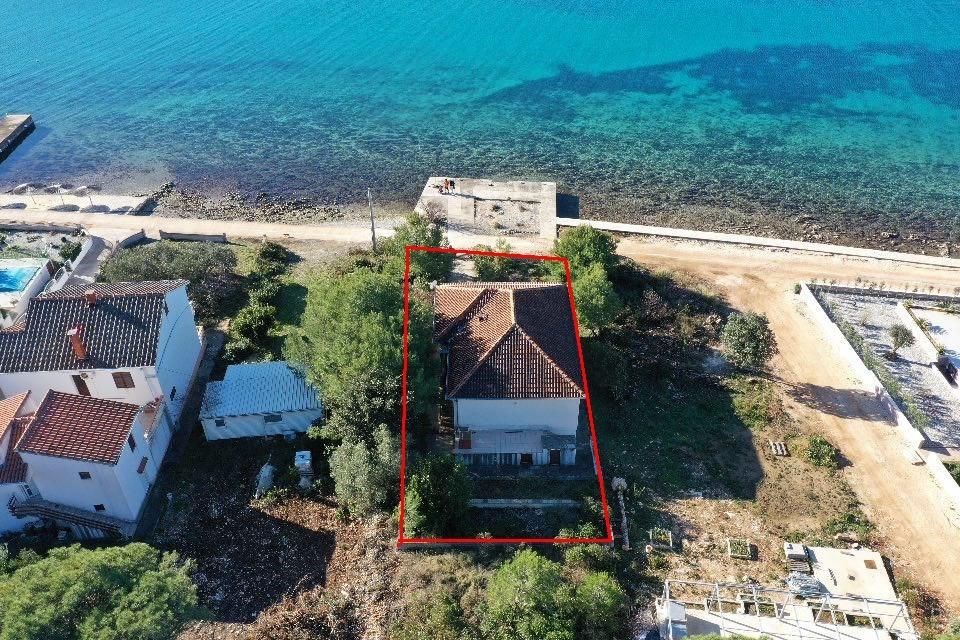 na-prodej-dum-v-klidne-oblasti-v-1-rade-od-more-brgulje-chorvatsko