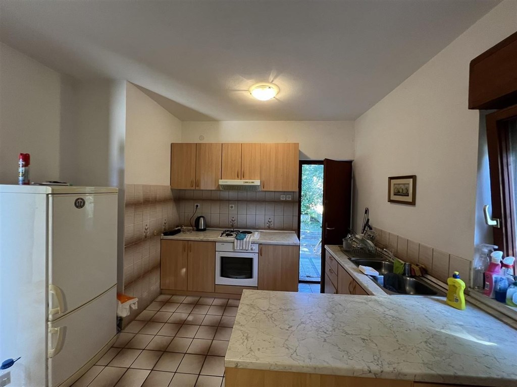 na-prodej-dum-v-klidne-oblasti-v-1-rade-od-more-brgulje-chorvatsko