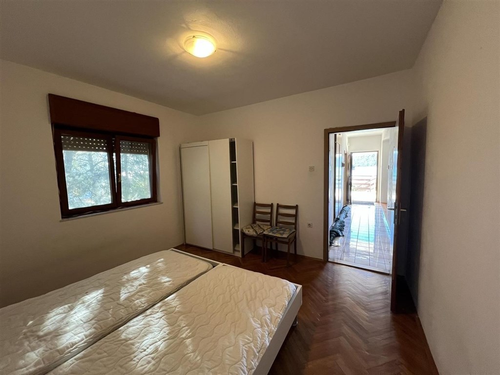 na-prodej-dum-v-klidne-oblasti-v-1-rade-od-more-brgulje-chorvatsko