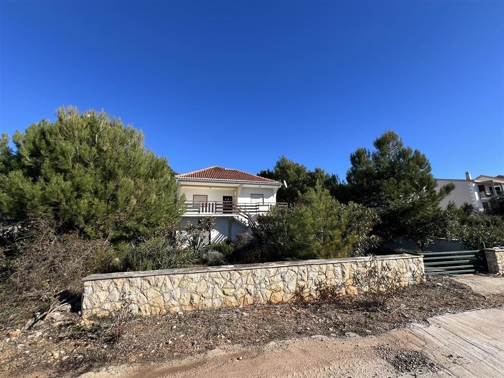 na-prodej-dum-v-klidne-oblasti-v-1-rade-od-more-brgulje-chorvatsko