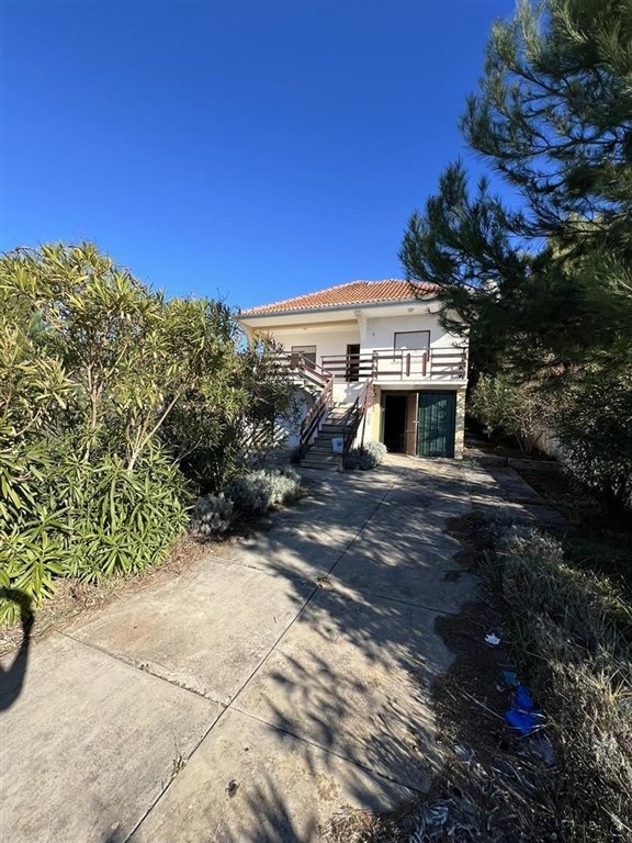 na-prodej-dum-v-klidne-oblasti-v-1-rade-od-more-brgulje-chorvatsko