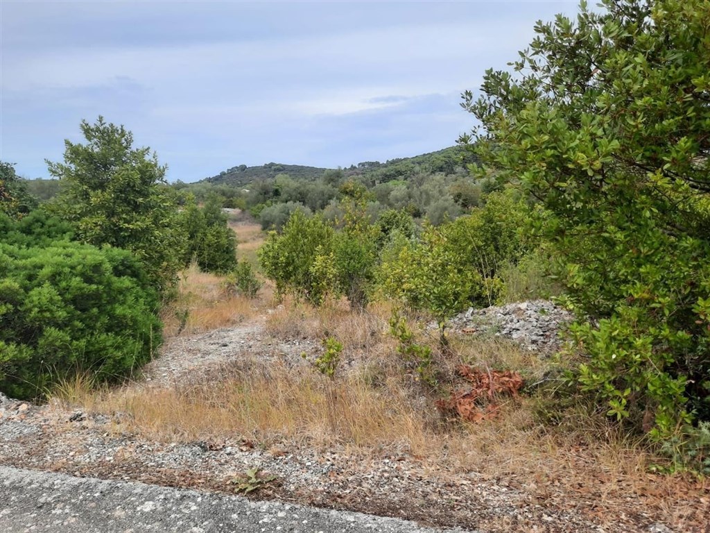 na-prodej-stavebni-pozemek-jen-70-m-od-more-brbinj-chorvatsko