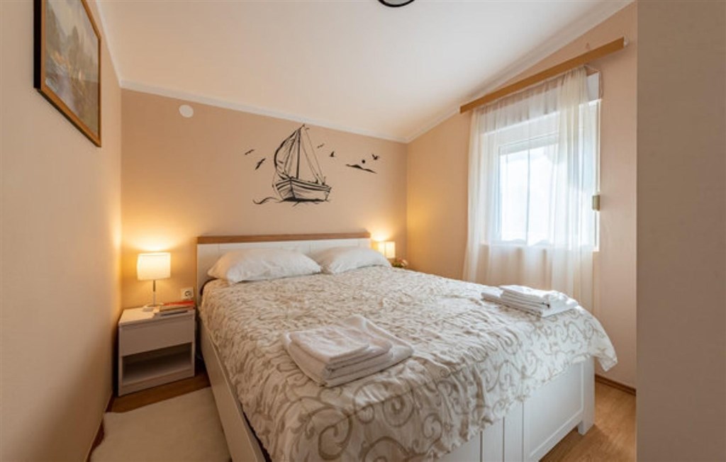 na-prodej-dum-se-2-apartmany-ve-2-rade-od-more-vir-chorvatsko