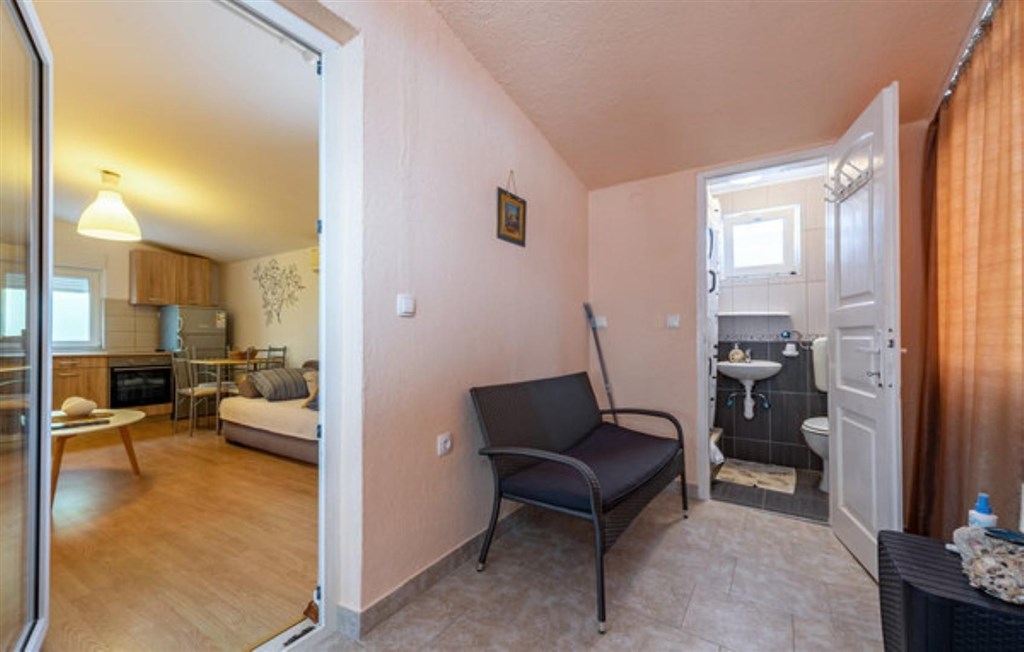 na-prodej-dum-se-2-apartmany-ve-2-rade-od-more-vir-chorvatsko
