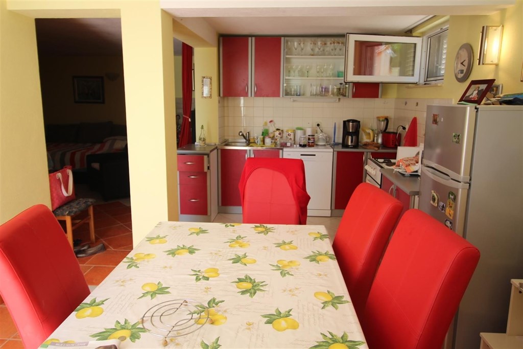 luxusni-dum-se-zahradou-a-vyhledem-na-more-tribunj-chorvatsko