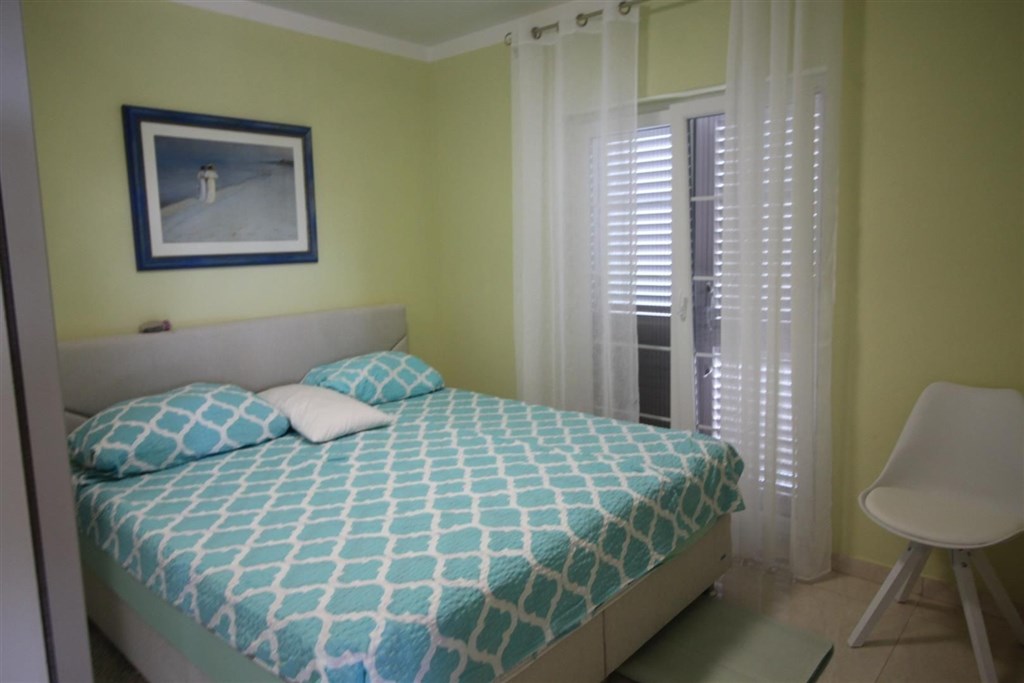 luxusni-dum-se-zahradou-a-vyhledem-na-more-tribunj-chorvatsko