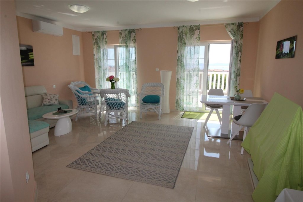 luxusni-dum-se-zahradou-a-vyhledem-na-more-tribunj-chorvatsko