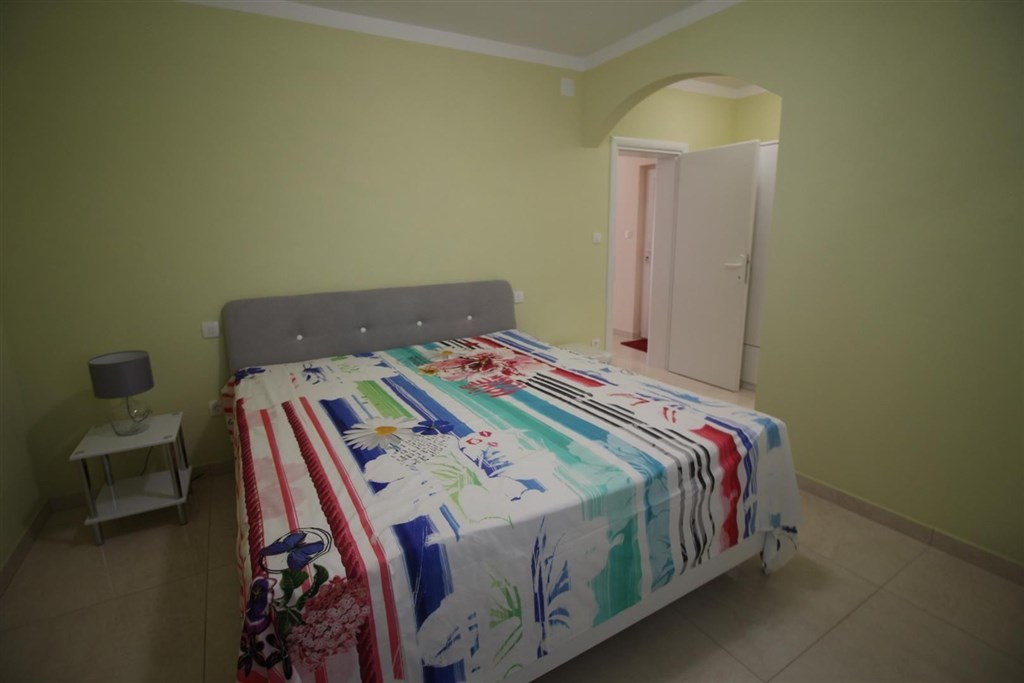 luxusni-dum-se-zahradou-a-vyhledem-na-more-tribunj-chorvatsko