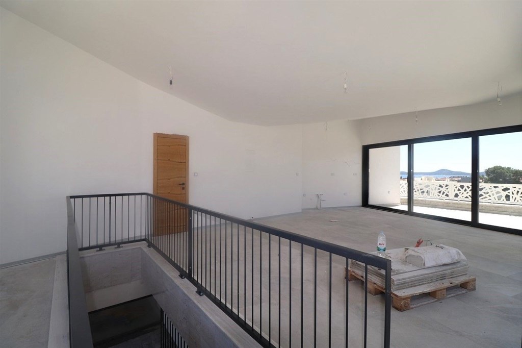 na-prodej-novy-dum-s-bazenem-a-dilcim-vyhledem-na-more-vodice-chorvatsko