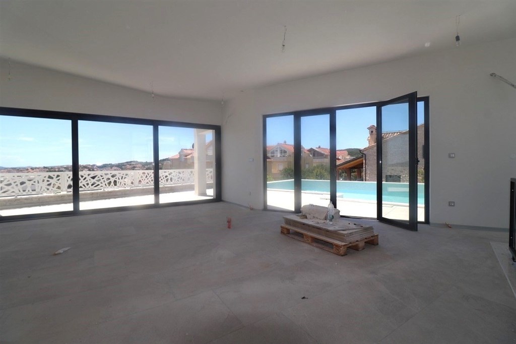 na-prodej-novy-dum-s-bazenem-a-dilcim-vyhledem-na-more-vodice-chorvatsko