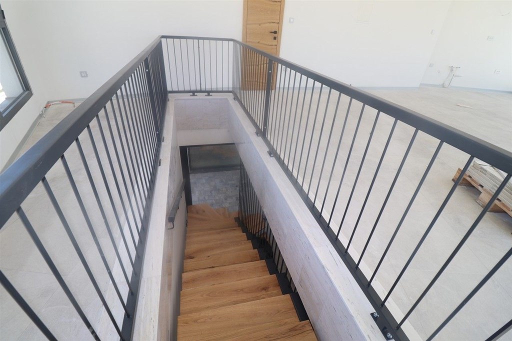 na-prodej-novy-dum-s-bazenem-a-dilcim-vyhledem-na-more-vodice-chorvatsko