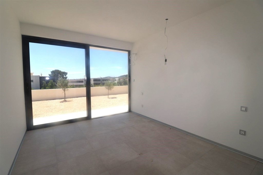 na-prodej-novy-dum-s-bazenem-a-dilcim-vyhledem-na-more-vodice-chorvatsko