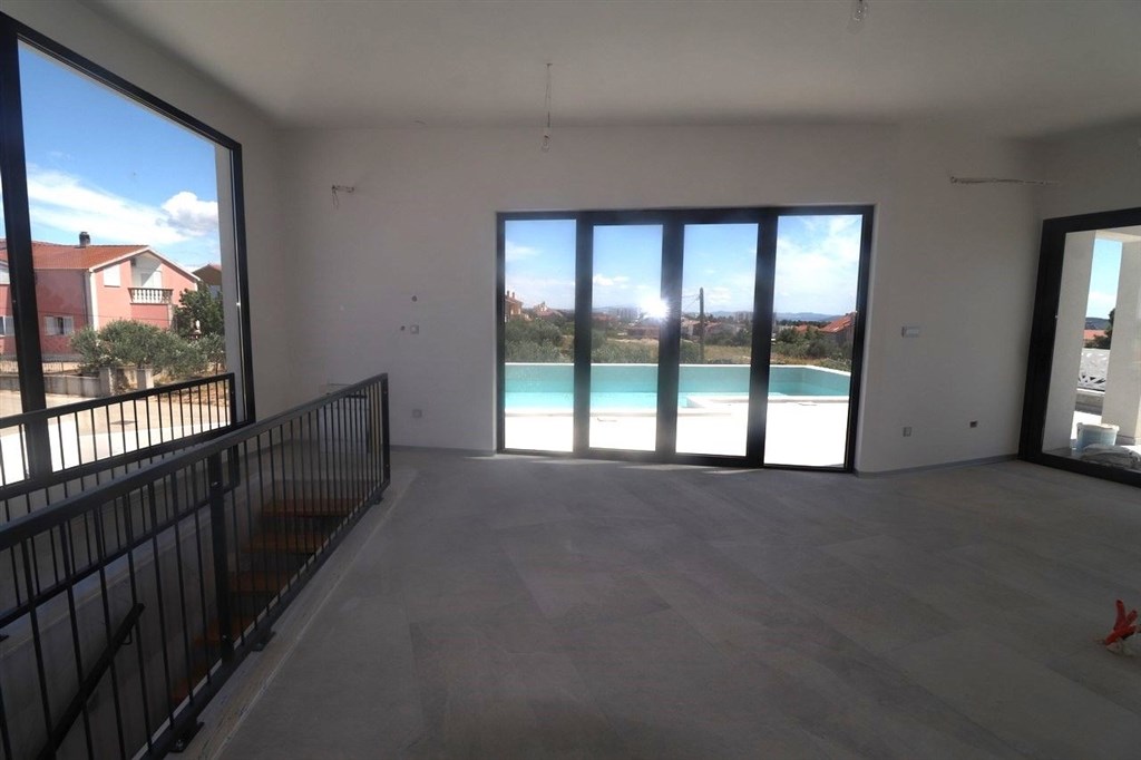 na-prodej-novy-dum-s-bazenem-a-dilcim-vyhledem-na-more-vodice-chorvatsko