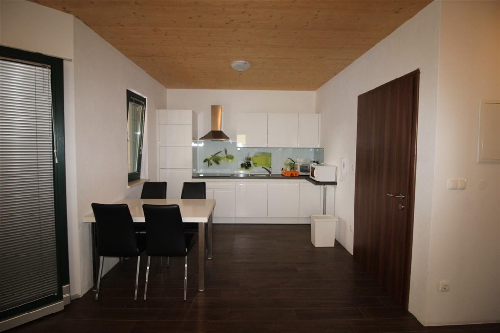 novy-apartmanovy-dum-s-bazenem-a-pobliz-more-tribunj-chorvatsko