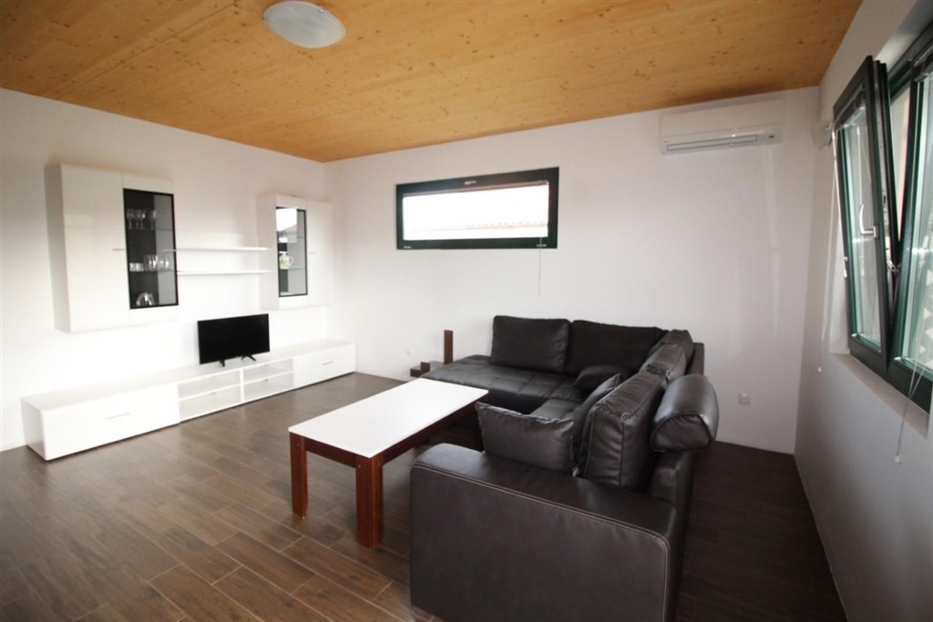 novy-apartmanovy-dum-s-bazenem-a-pobliz-more-tribunj-chorvatsko