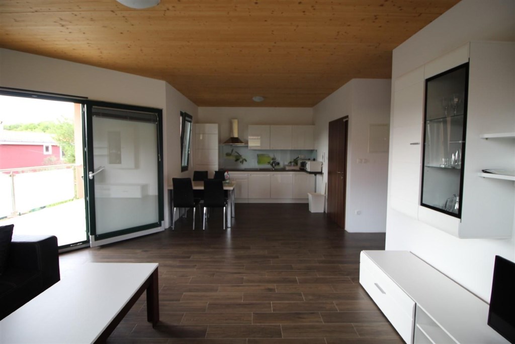 novy-apartmanovy-dum-s-bazenem-a-pobliz-more-tribunj-chorvatsko