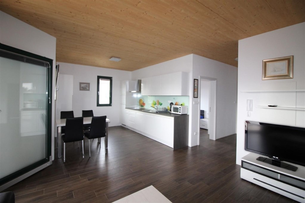 novy-apartmanovy-dum-s-bazenem-a-pobliz-more-tribunj-chorvatsko