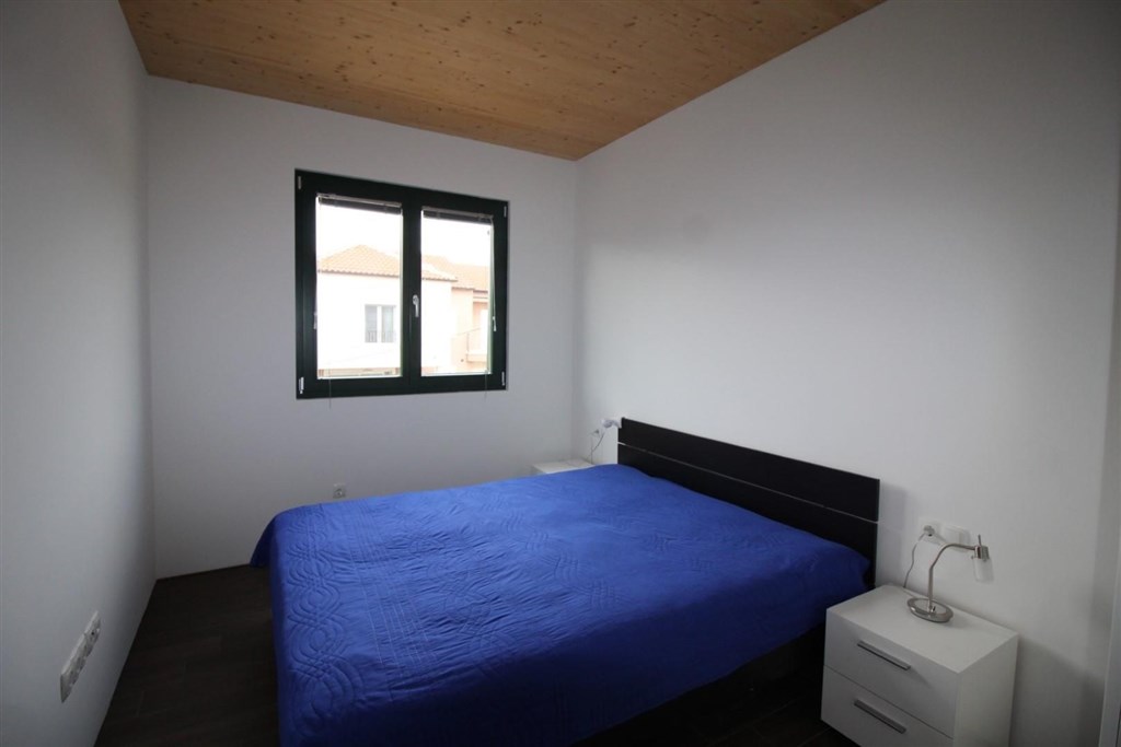 novy-apartmanovy-dum-s-bazenem-a-pobliz-more-tribunj-chorvatsko