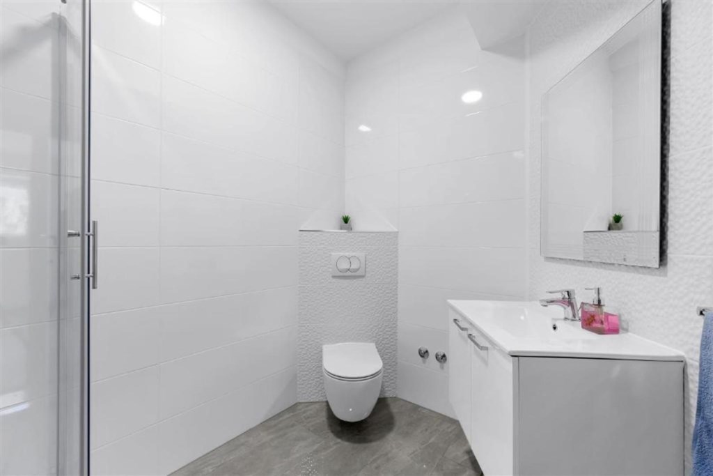apartmanova-vila-s-bazenem-250-m-od-more-brodarica-chorvatsko