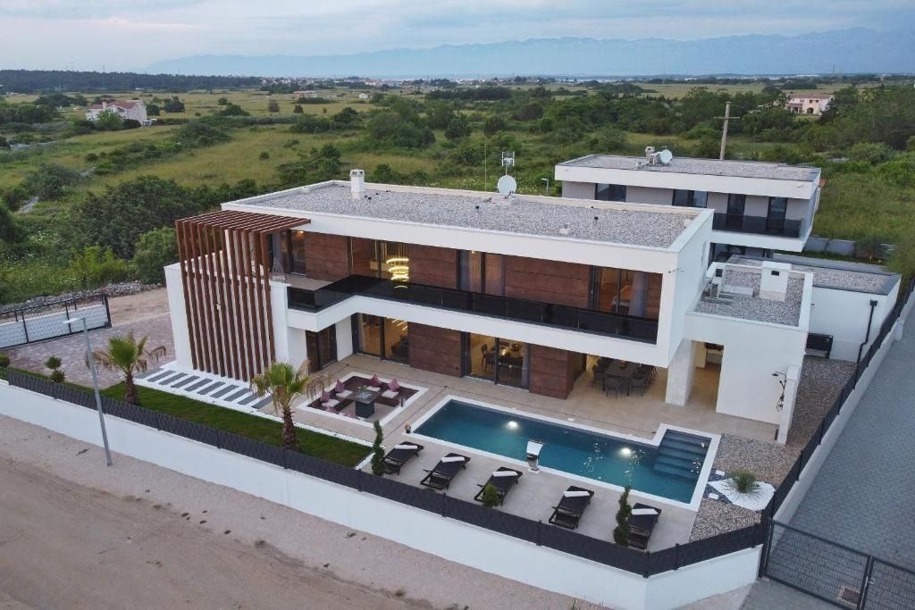 na-prodej-krasna-moderni-vila-s-bazenem-nin-chorvatsko