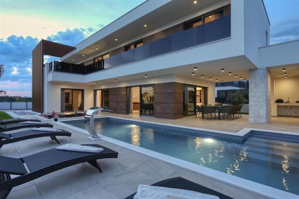 na-prodej-krasna-moderni-vila-s-bazenem-nin-chorvatsko