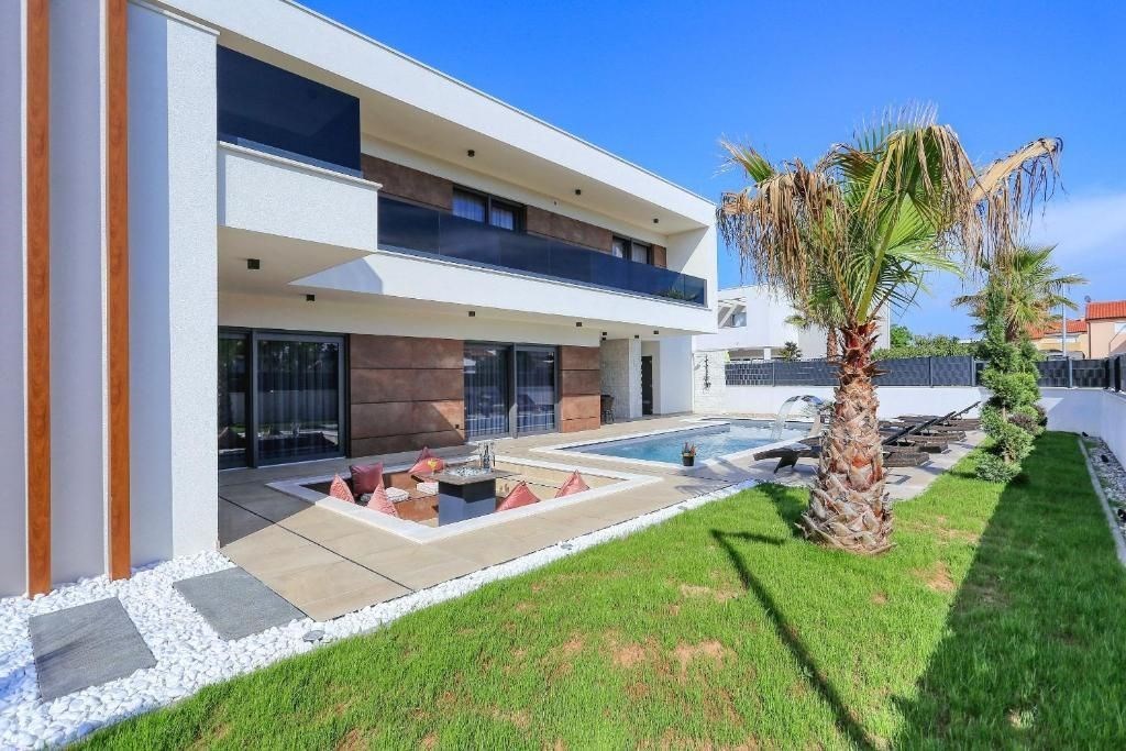 na-prodej-krasna-moderni-vila-s-bazenem-nin-chorvatsko