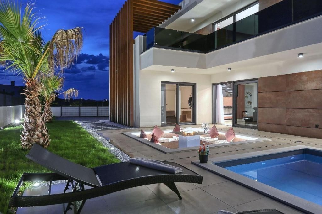 na-prodej-krasna-moderni-vila-s-bazenem-nin-chorvatsko