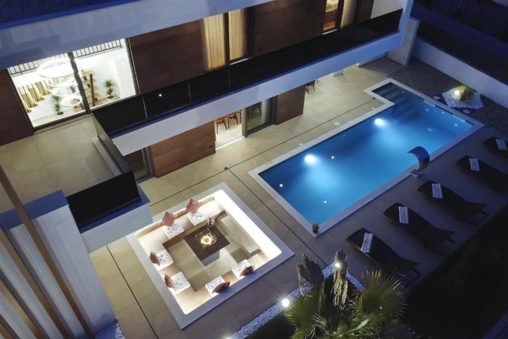 na-prodej-krasna-moderni-vila-s-bazenem-nin-chorvatsko