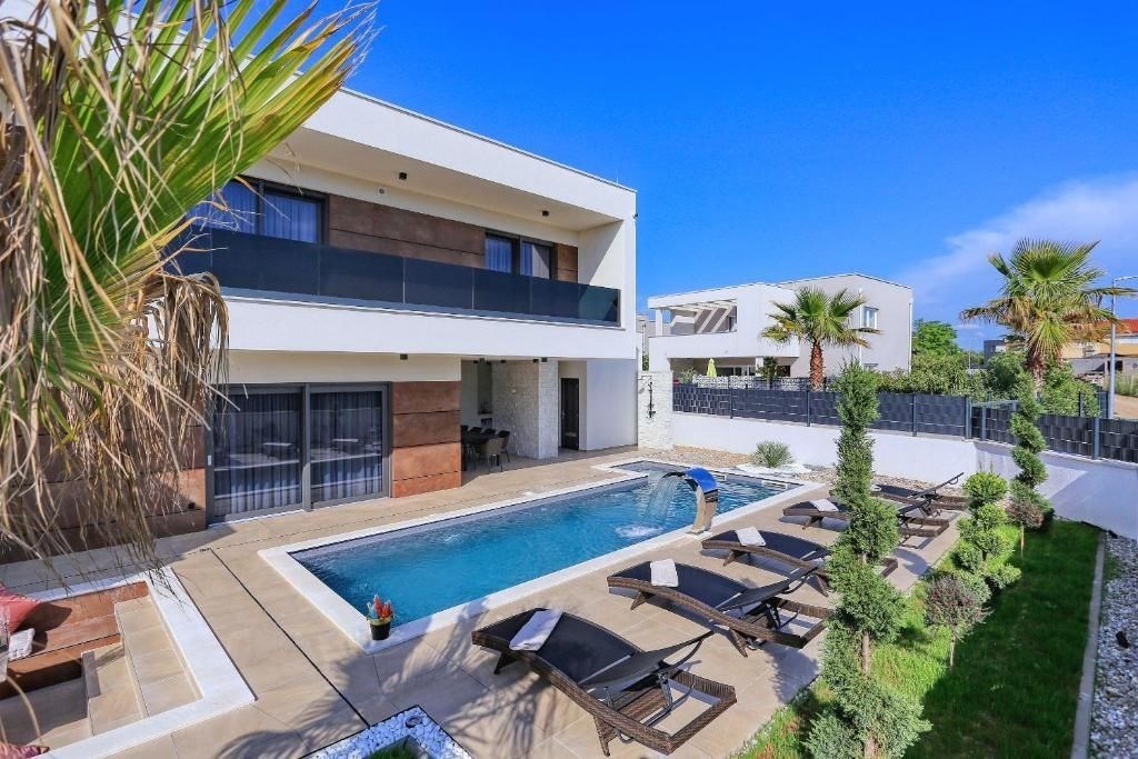 na-prodej-krasna-moderni-vila-s-bazenem-nin-chorvatsko