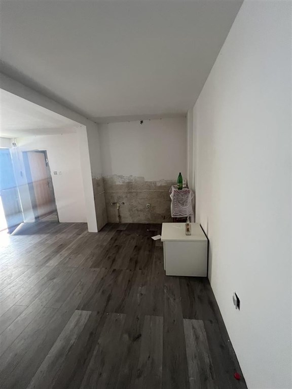 na-prodej-polovina-domu-se-3-apartmany-povljana-chorvatsko