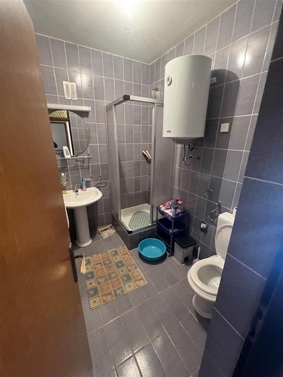 na-prodej-polovina-domu-se-3-apartmany-povljana-chorvatsko