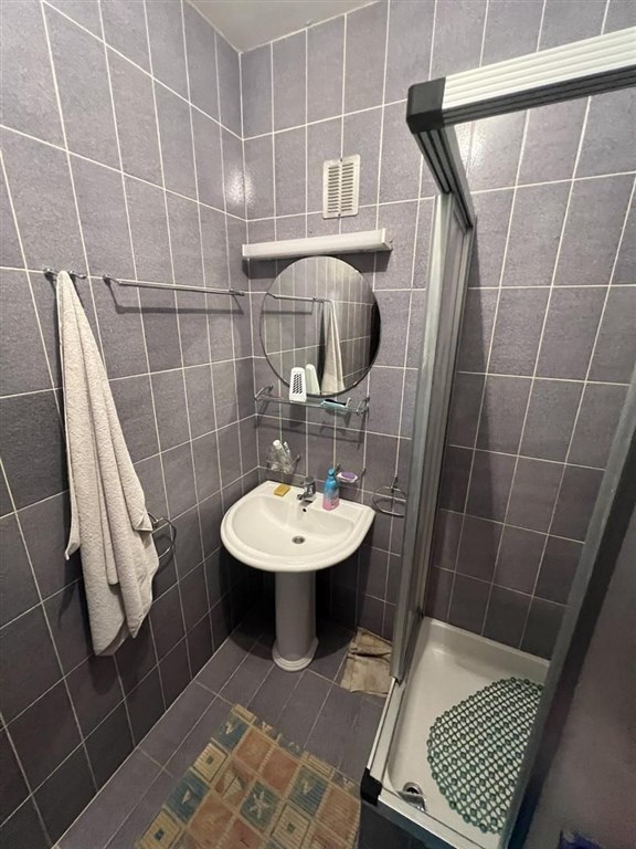 na-prodej-polovina-domu-se-3-apartmany-povljana-chorvatsko