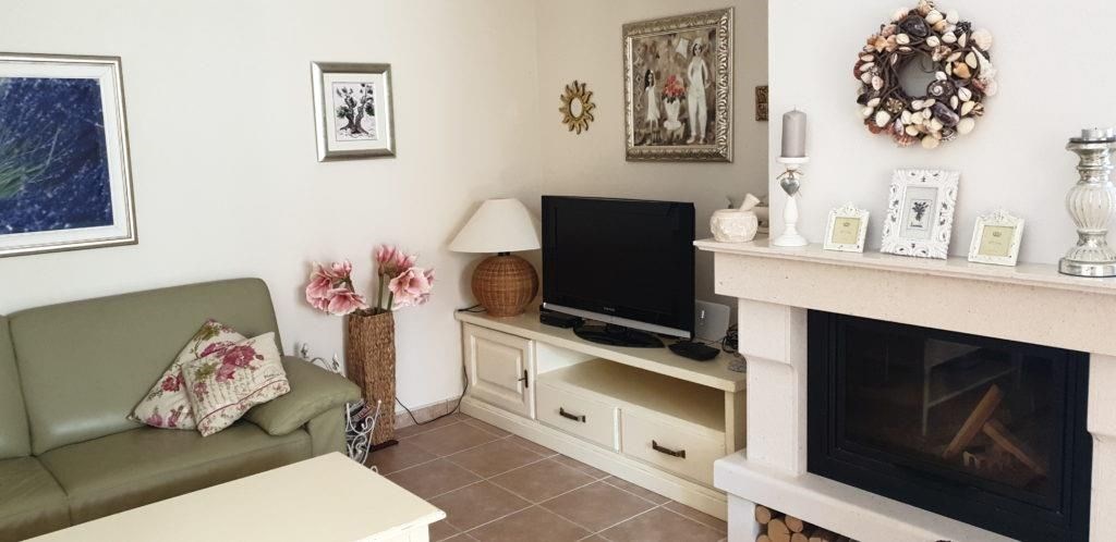 na-prodej-rodinna-vila-s-bazenem-pobliz-more-novalja-chorvatsko