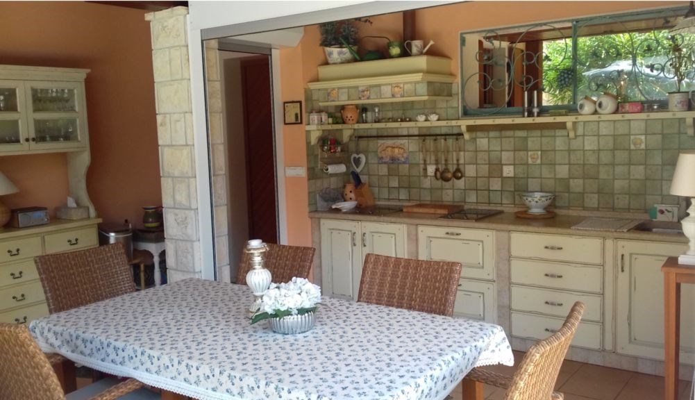 na-prodej-rodinna-vila-s-bazenem-pobliz-more-novalja-chorvatsko