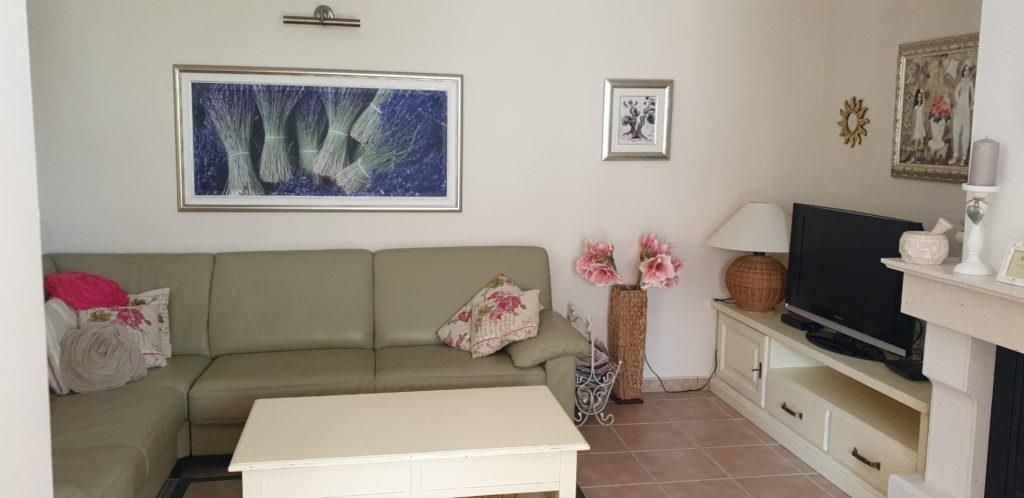 na-prodej-rodinna-vila-s-bazenem-pobliz-more-novalja-chorvatsko