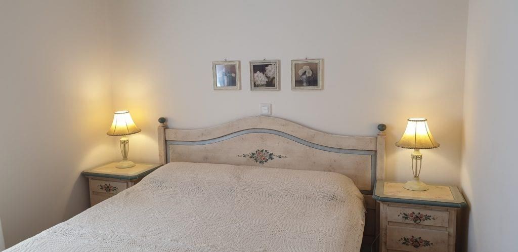 na-prodej-rodinna-vila-s-bazenem-pobliz-more-novalja-chorvatsko