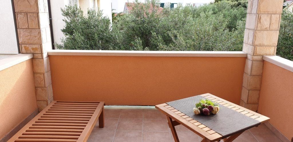 na-prodej-rodinna-vila-s-bazenem-pobliz-more-novalja-chorvatsko