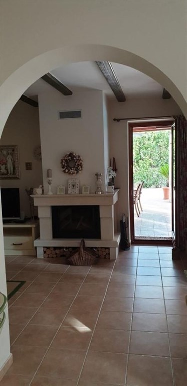 na-prodej-rodinna-vila-s-bazenem-pobliz-more-novalja-chorvatsko