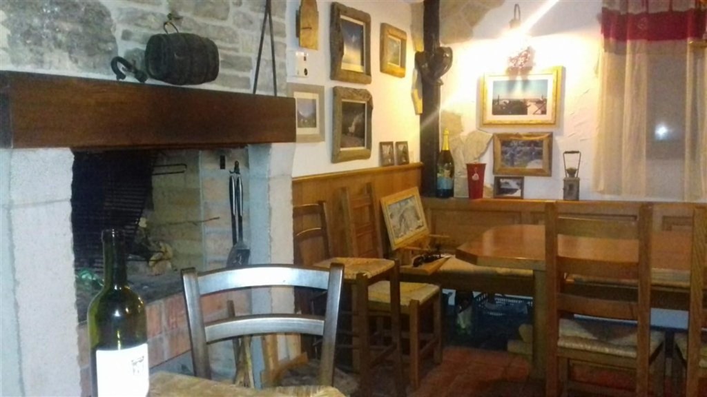 na-prodej-rodinna-vila-s-bazenem-pobliz-more-novalja-chorvatsko