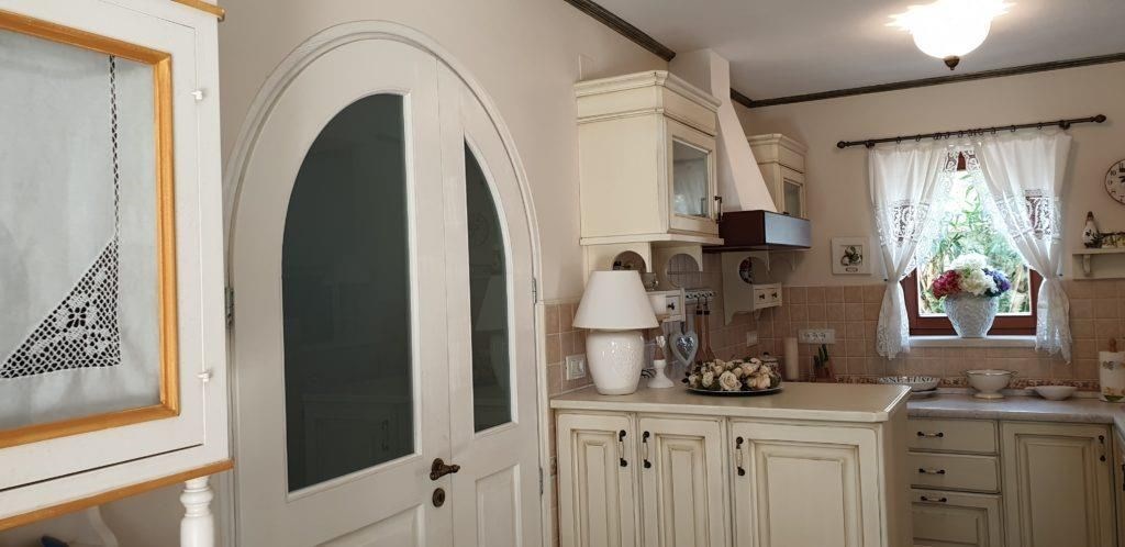 na-prodej-rodinna-vila-s-bazenem-pobliz-more-novalja-chorvatsko