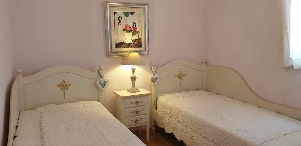 na-prodej-rodinna-vila-s-bazenem-pobliz-more-novalja-chorvatsko